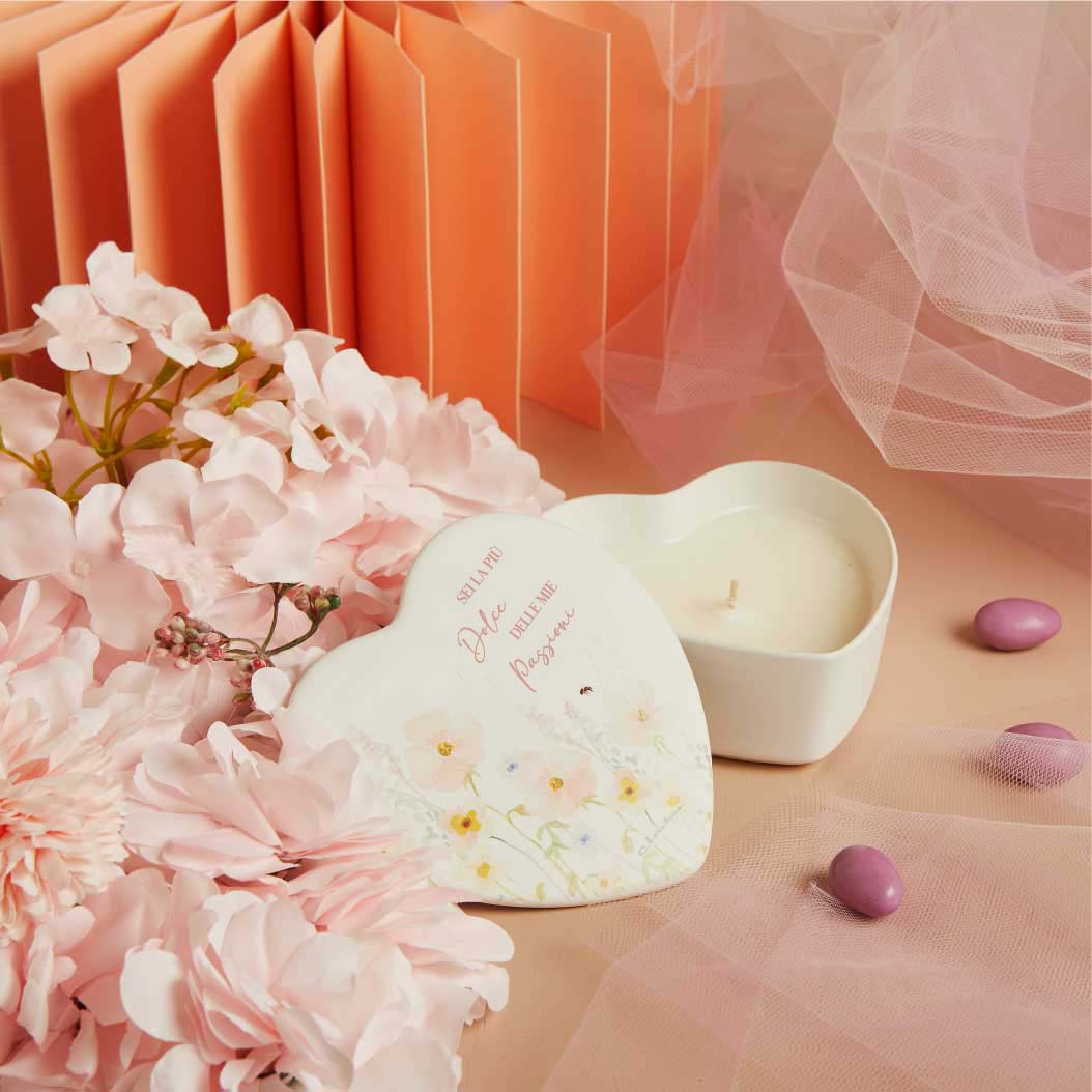 26039-CAND - SCATOLA CUORE CON CANDELA DECORO FLOREALE ROSA 12X12X4,5